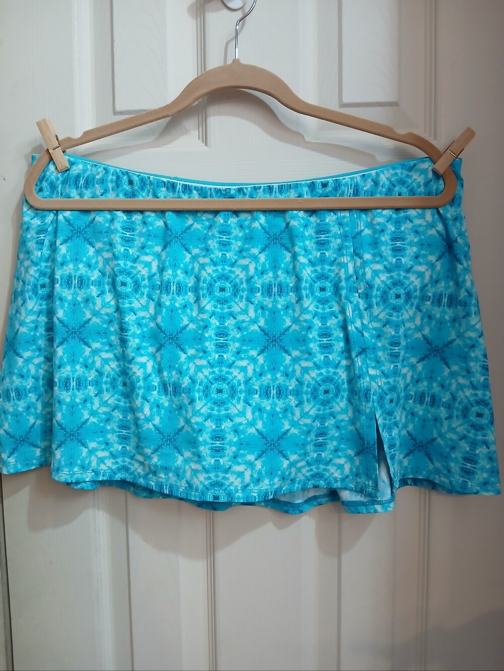 Bleu Rod Beastie Women’s Multicolor Blue Tie Dye Swim Skirt Size 18W Bottom only